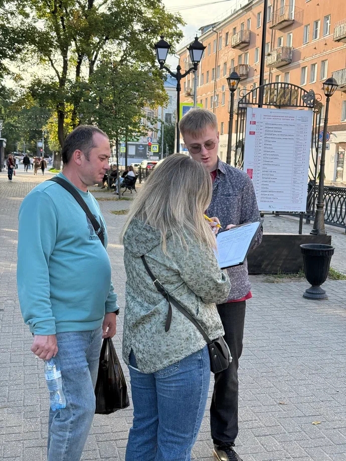 В центре Твери прошла акция в память о Михаиле Круге