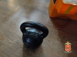 Домашняя ссора в Торжке закончилась травмой от гири